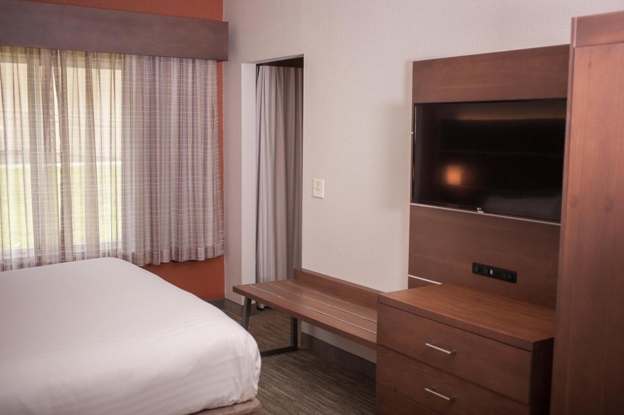 Holiday Inn Express & Suites Logan, An Ihg Hotel Zewnętrze zdjęcie