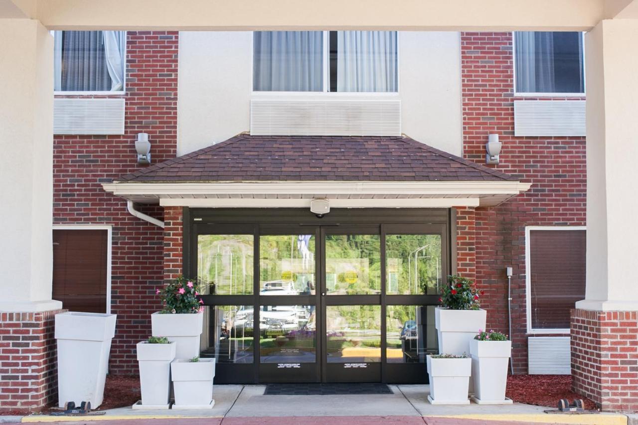 Holiday Inn Express & Suites Logan, An Ihg Hotel Zewnętrze zdjęcie
