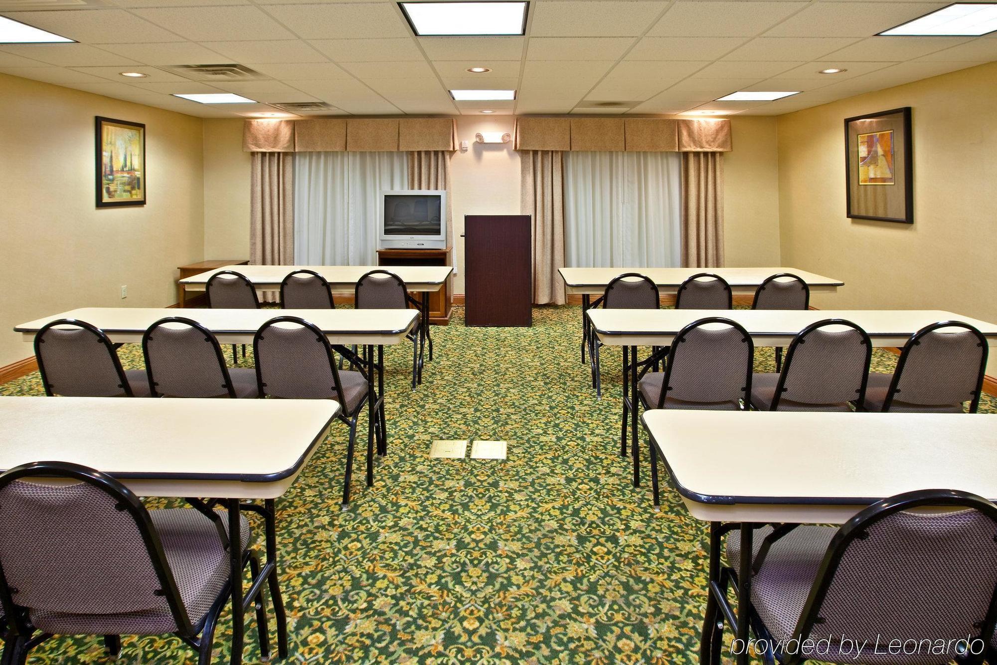 Holiday Inn Express & Suites Logan, An Ihg Hotel Udogodnienia zdjęcie