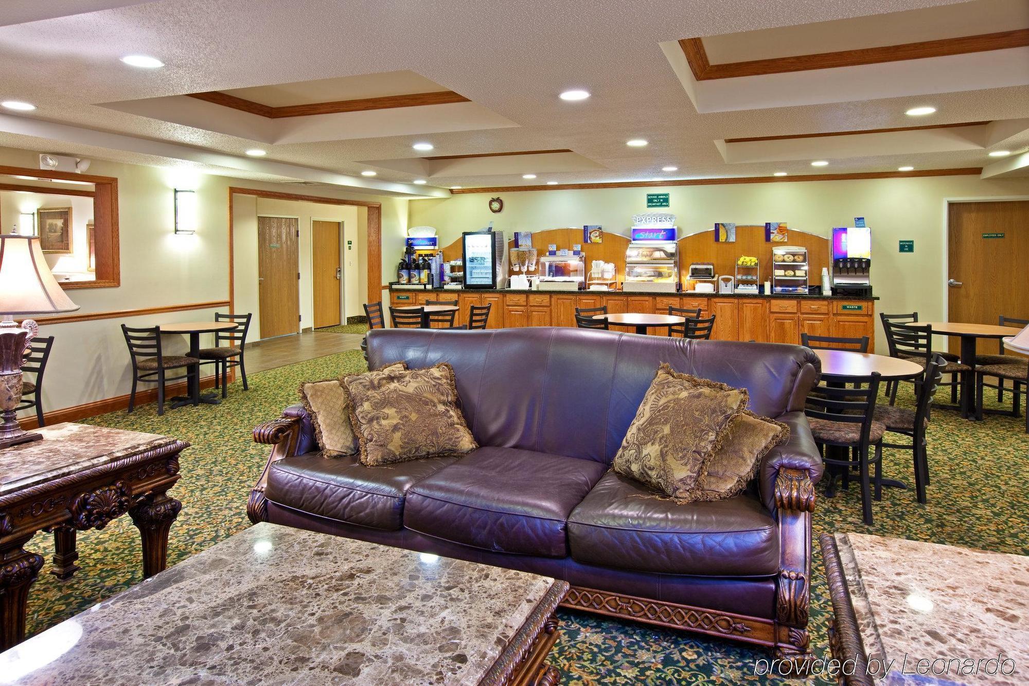 Holiday Inn Express & Suites Logan, An Ihg Hotel Zewnętrze zdjęcie