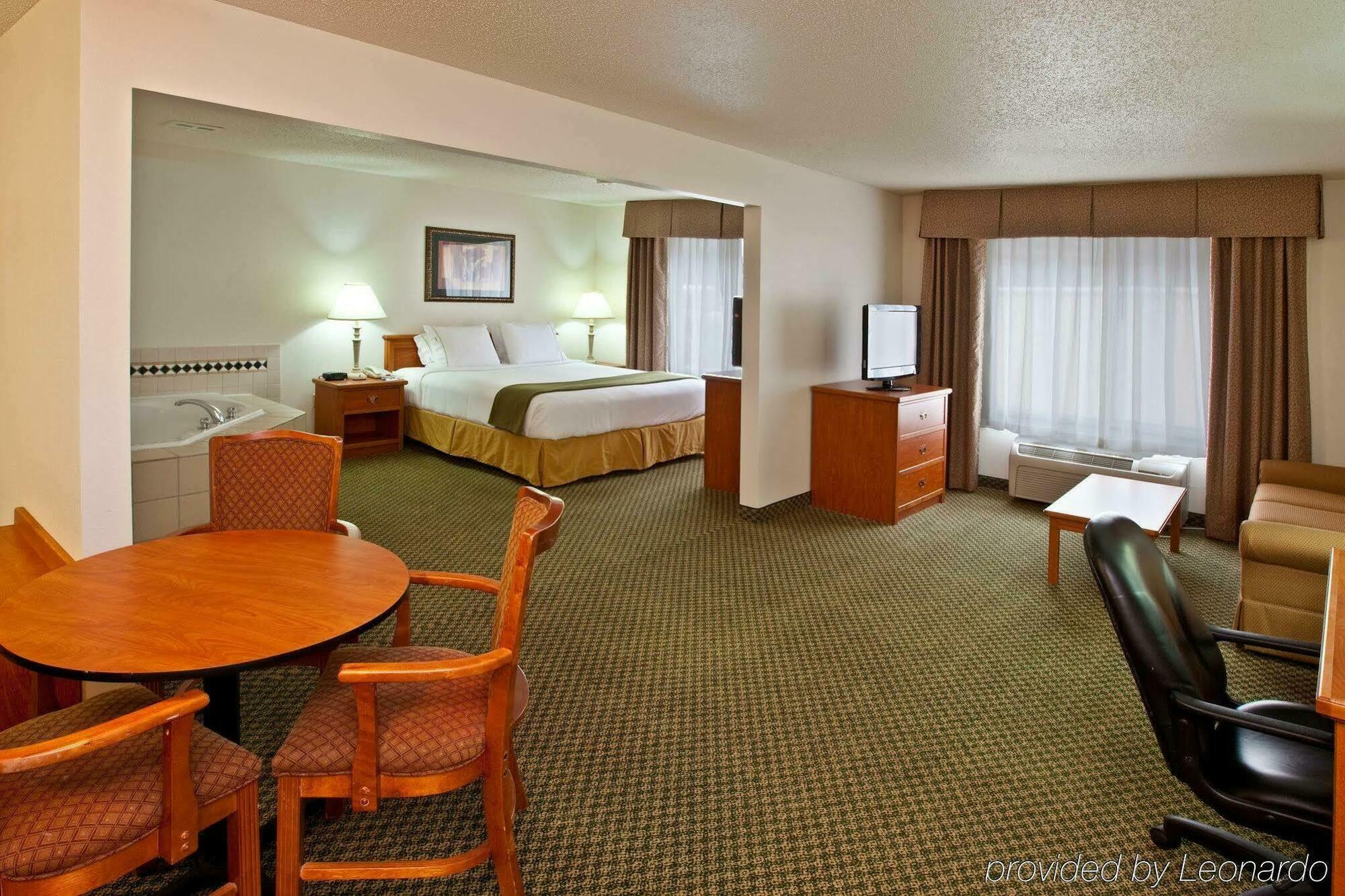 Holiday Inn Express & Suites Logan, An Ihg Hotel Zewnętrze zdjęcie