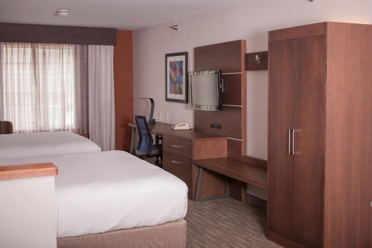 Holiday Inn Express & Suites Logan, An Ihg Hotel Zewnętrze zdjęcie