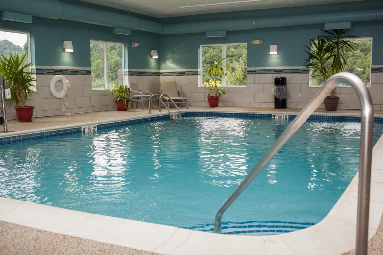 Holiday Inn Express & Suites Logan, An Ihg Hotel Zewnętrze zdjęcie