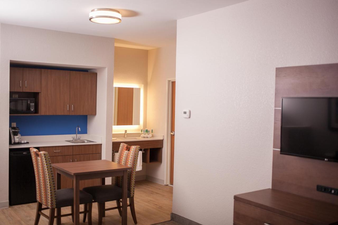 Holiday Inn Express & Suites Logan, An Ihg Hotel Zewnętrze zdjęcie