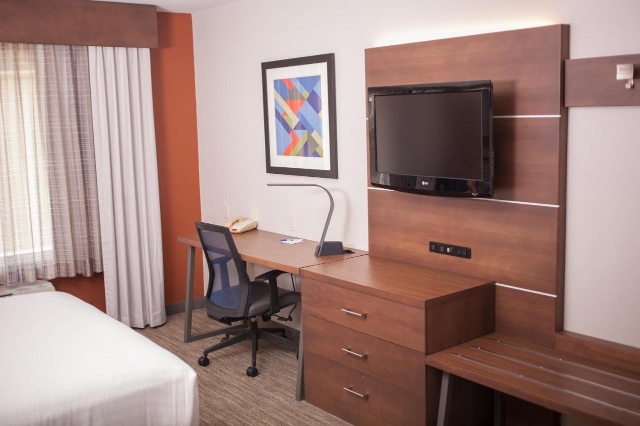 Holiday Inn Express & Suites Logan, An Ihg Hotel Zewnętrze zdjęcie