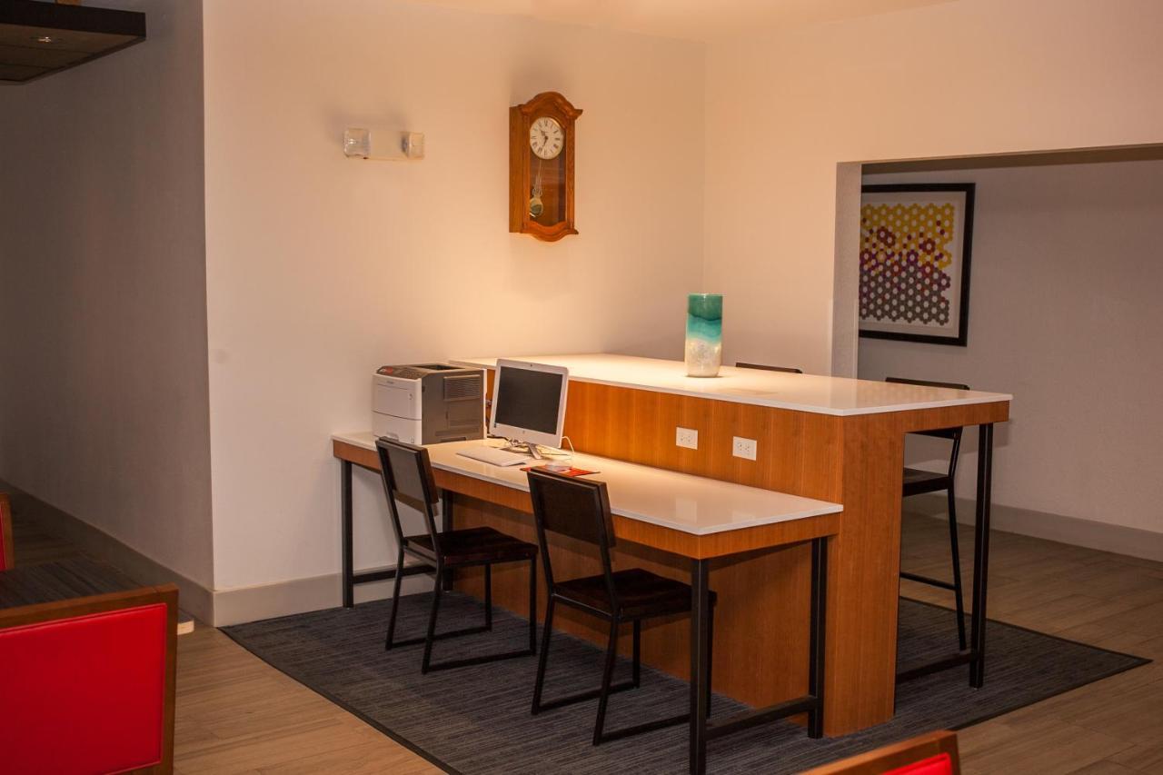Holiday Inn Express & Suites Logan, An Ihg Hotel Zewnętrze zdjęcie