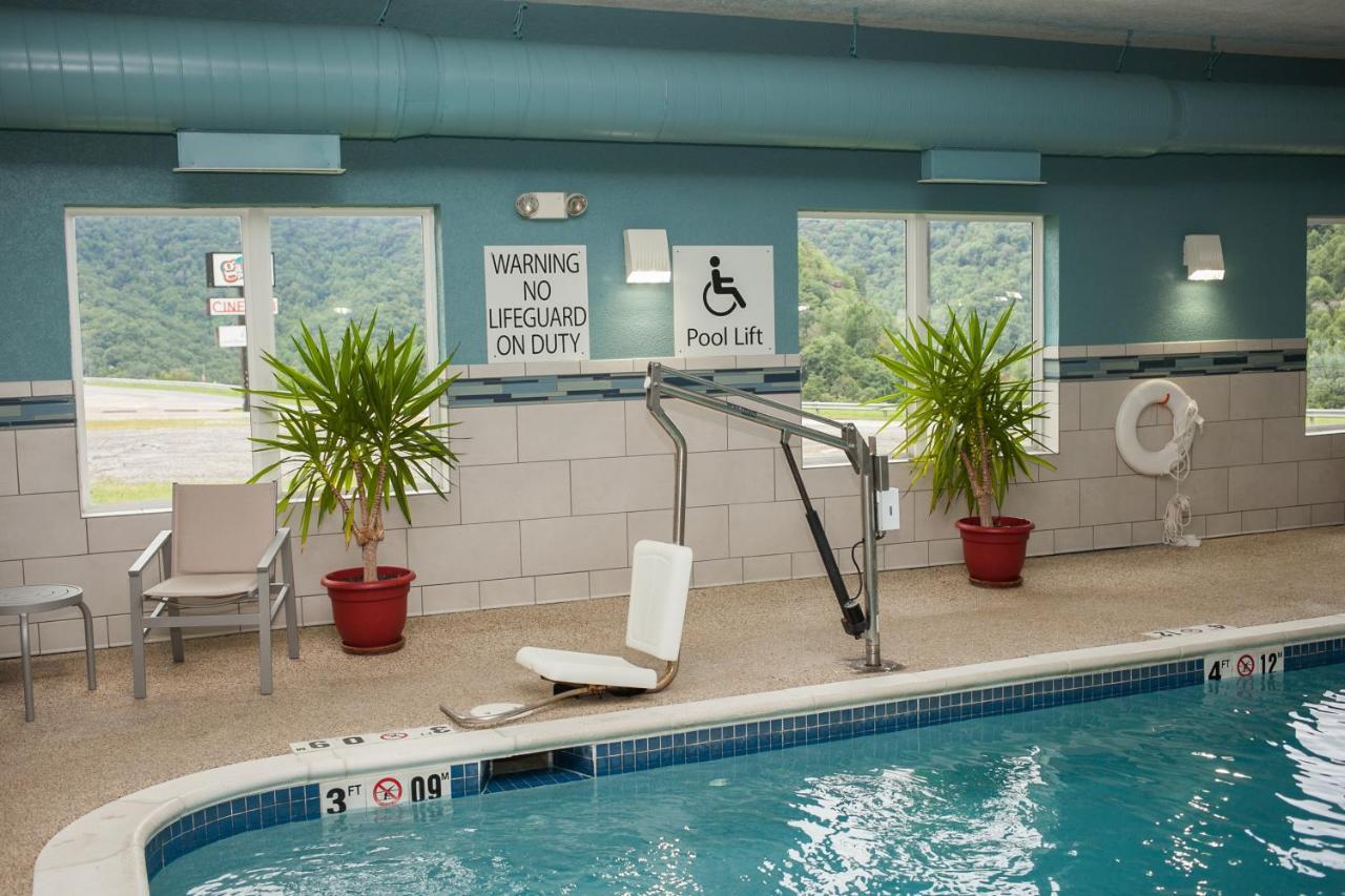 Holiday Inn Express & Suites Logan, An Ihg Hotel Zewnętrze zdjęcie