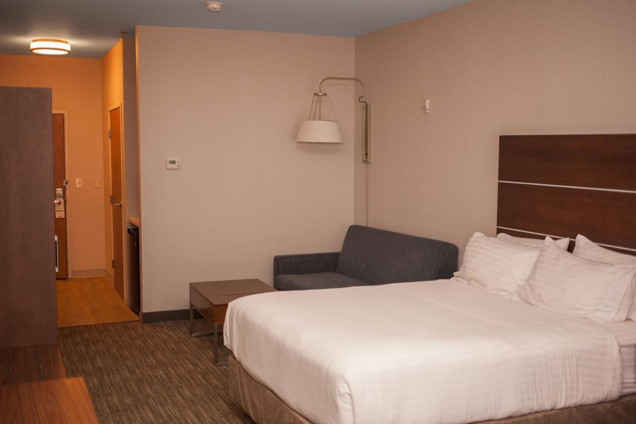 Holiday Inn Express & Suites Logan, An Ihg Hotel Zewnętrze zdjęcie