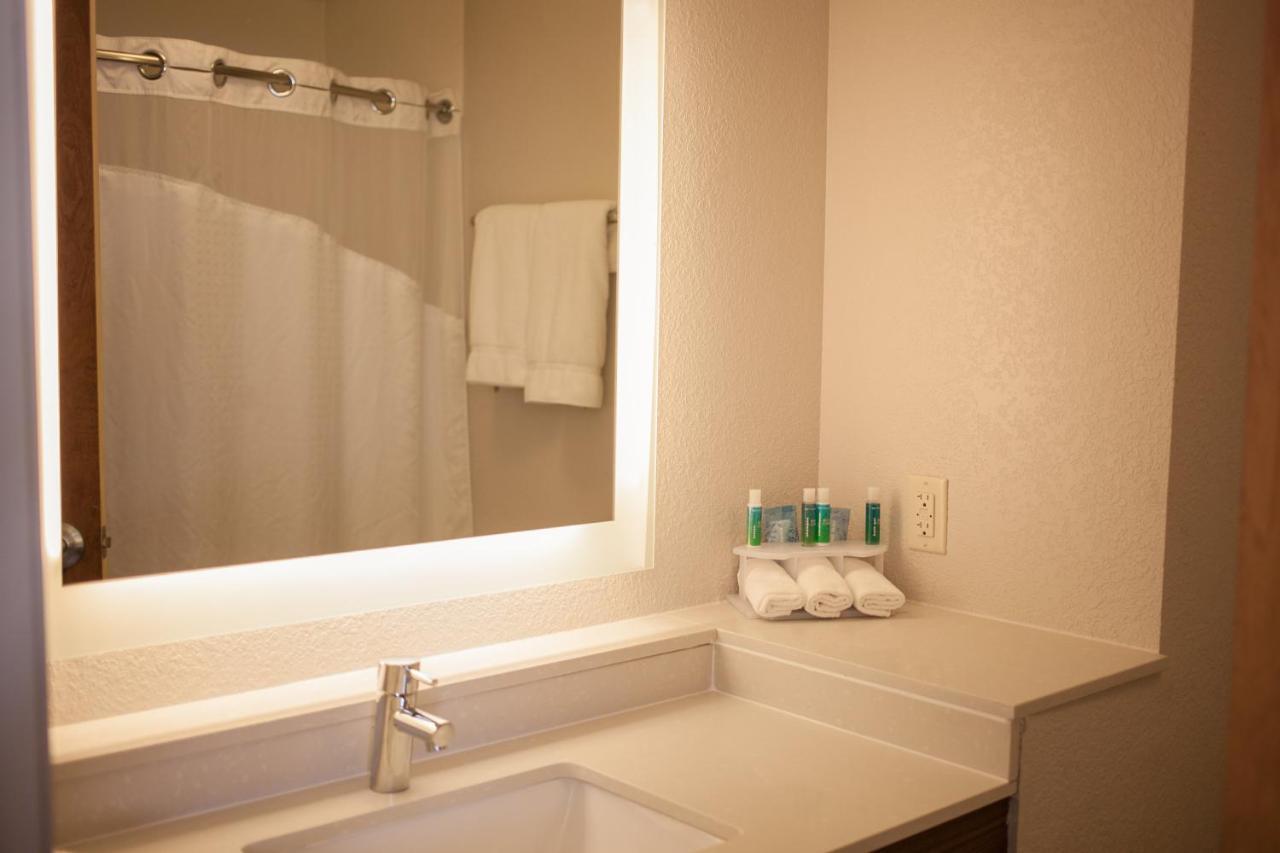 Holiday Inn Express & Suites Logan, An Ihg Hotel Zewnętrze zdjęcie