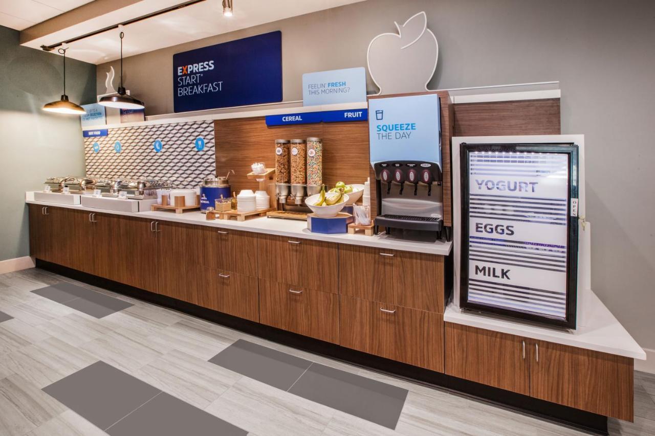 Holiday Inn Express & Suites Logan, An Ihg Hotel Zewnętrze zdjęcie