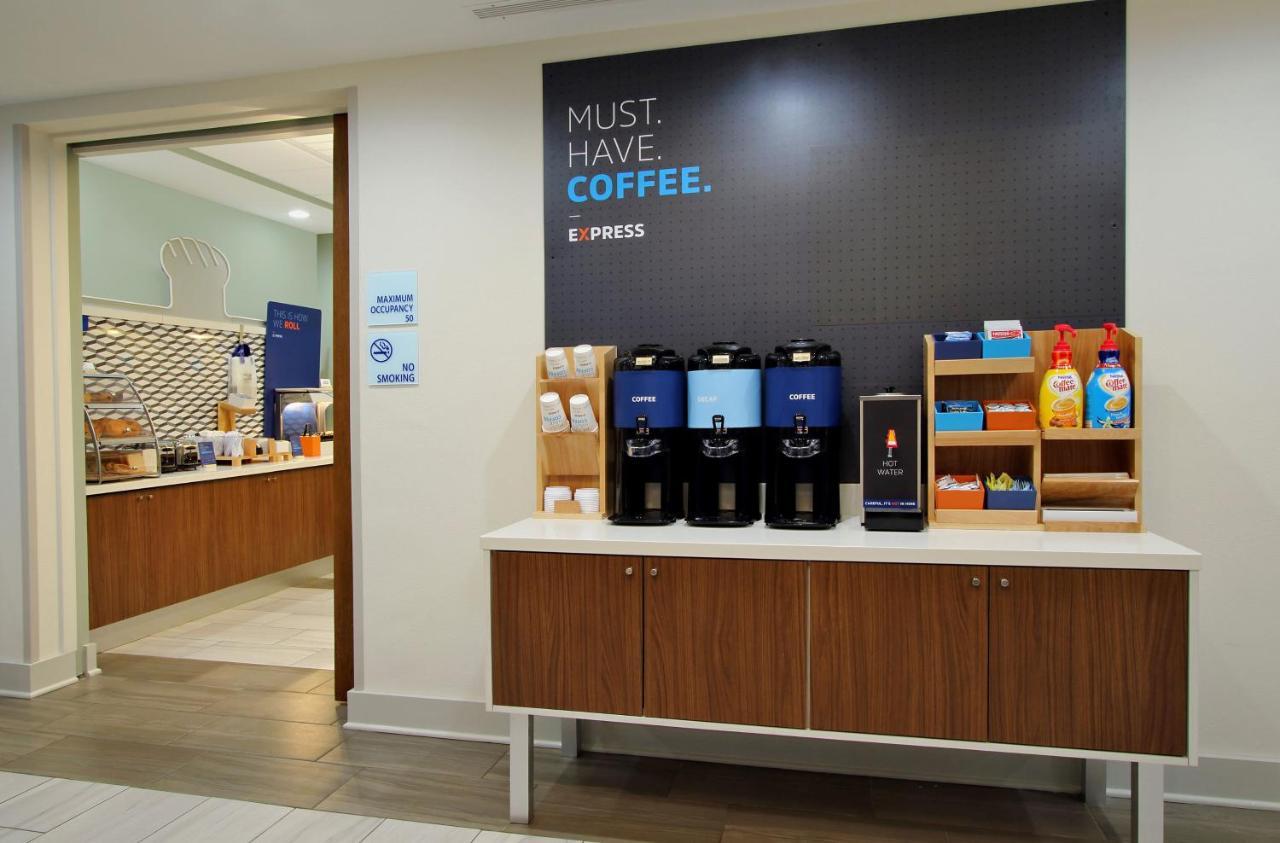 Holiday Inn Express & Suites Logan, An Ihg Hotel Zewnętrze zdjęcie